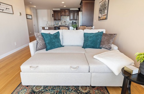 Downtown Omaha Condo | Luxury condo in Midtown Crossing on 8th floor with breathtaking city park views