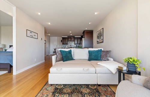 Downtown Omaha Condo | Luxury condo in Midtown Crossing on 8th floor with breathtaking city park views