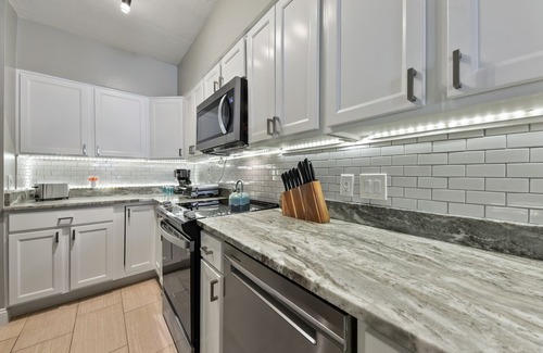 Jacksonville Beach Condo | Luxury condo right on the beach! Enjoy the oceanfront views at offseason prices!