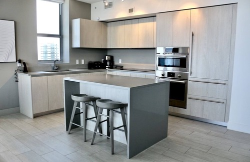 Hollywood South Central Beach Condo | Luxury Condo w/JACUZZI & AMENITIES