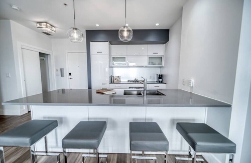 Richmond Condo | Luxury Condo with Downtown Views & XL Patio