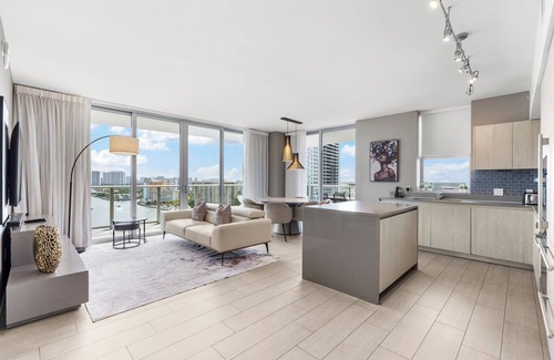 Hollywood South Central Beach Condo | Luxury Condo with Wraparound Balcony & Panoramic Water Views