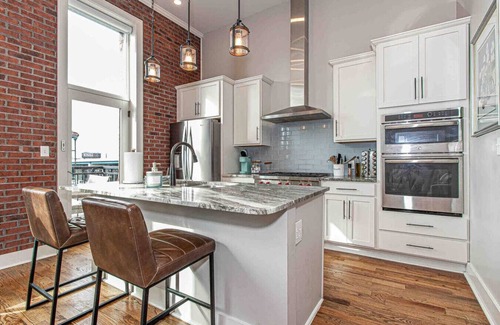 Downtown Knoxville Apartment | Luxury Corner Condo ~ Walk to Old City
