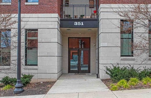 Downtown Knoxville Apartment | Luxury Corner Condo ~ Walk to Old City