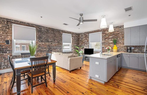 Historic District - North Condo | Luxury Corner Loft | Broughton St Views | Walk Everywhere