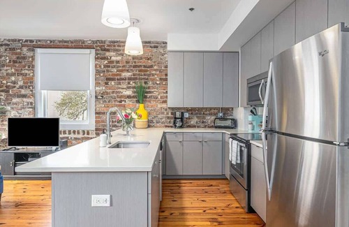 Historic District - North Condo | Luxury Corner Loft | Broughton St Views | Walk Everywhere