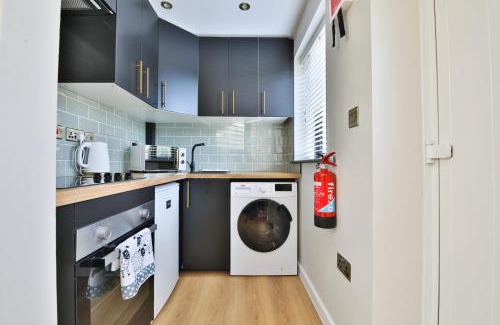 Grangetown Apartment | Luxury Cosy Central Detached Cardiff Bungalow with Free Parking