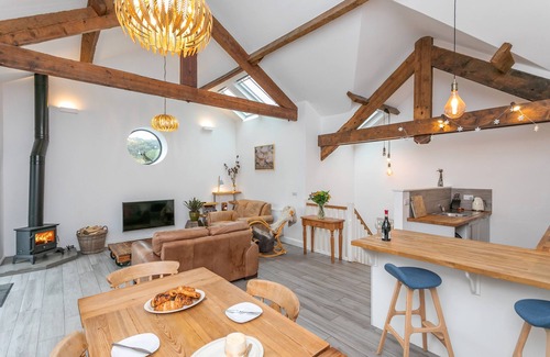 High Bentham Cottage | Luxury cottage - river views, balcony and hot tub