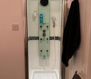 Leyton House | Luxury Cottage Room
