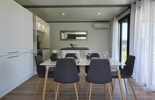 Olonzac House | Luxury cottage with shared pool next to lake