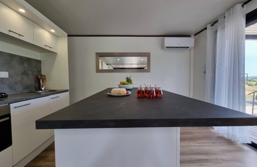 Olonzac House | Luxury cottage with shared pool next to lake