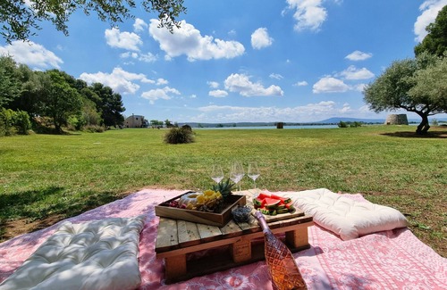 Olonzac House | Luxury cottage with shared pool next to lake