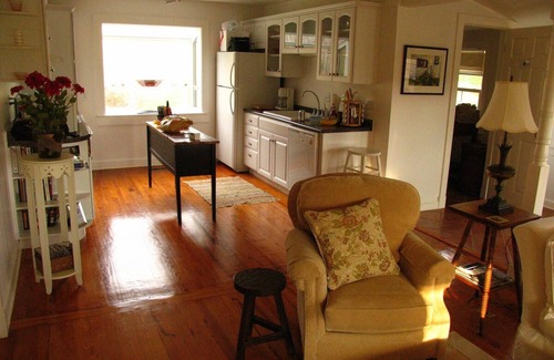 Stanardsville Apartment | Luxury Country Cottage with Spectacular Blue Ridge Mountain Views!