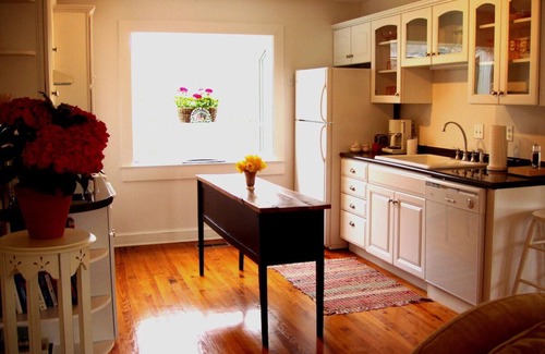 Stanardsville Apartment | Luxury Country Cottage with Spectacular Blue Ridge Mountain Views!