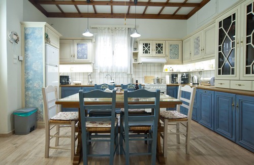 Kontsika House | Luxury, cozy flat with yard anf fireplace, in the ancient port of Delphi
