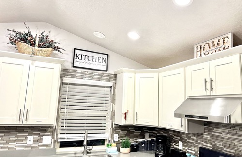 West Valley City House | Luxury, Cozy & Modern Home, 3 BR, 4 King beds, Central location