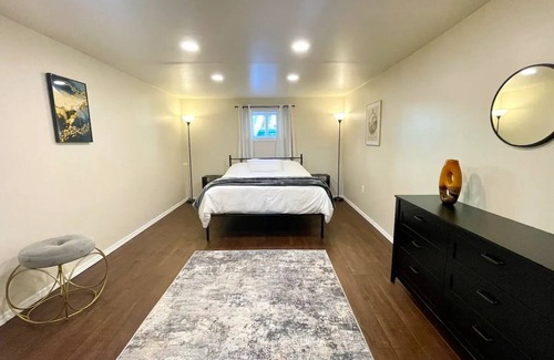 Ketchikan Apartment | Luxury Craftsman Downtown Lodging