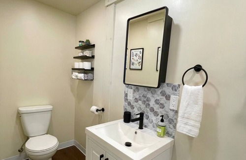 Ketchikan Apartment | Luxury Craftsman Downtown Lodging