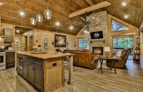 Ellijay Cabin | Luxury Creekside~New Fire Pit! Hot Tub, Game Room, near Ellijay, and Blue Ridge