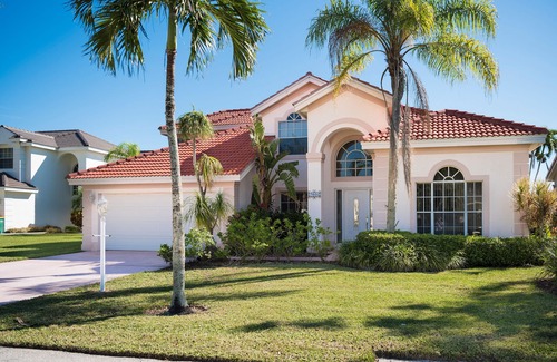 Crown Pointe House | Luxury Crown Pointe pool & lake view home minutes to beaches & Old Naples