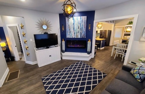 Vine House | !Luxury Designed Listing! - Downtown - Soaker Tub