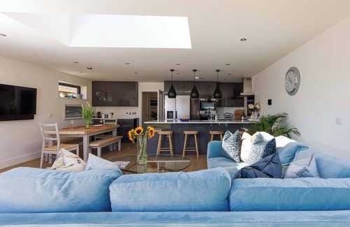 East Wittering House | Luxury designer coastal home for 10 with hot tub