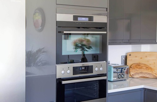 East Wittering House | Luxury designer coastal home for 10 with hot tub