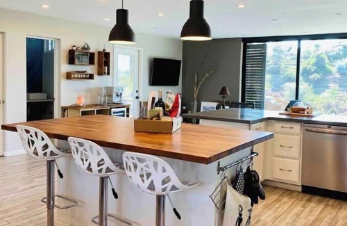 North Clairemont House | LUXURY Designer Home w/INCREDIBLE VIEWS biz ready