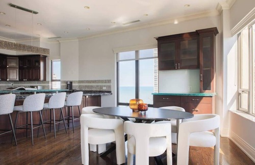 Rush and Division Apartment | Luxury Designer Penthouse Combo | NW | Gold Coast