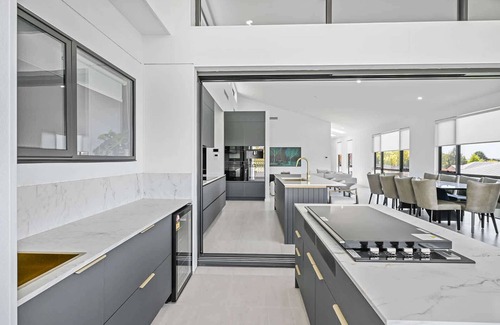 Calare House | Luxury Designer Retreat - Modern, Entertainer