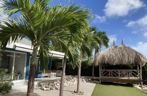 Marie Pampoen House | Luxury detached bungalow within walking distance of Mambo Beach!