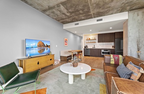 Rainey Street Historic District Condo | Luxury Downtown High Rise