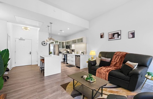 Downtown Kansas City Condo | Luxury Downtown KC Condo w/Free Parking, Gym, King Bed & Massage Chair