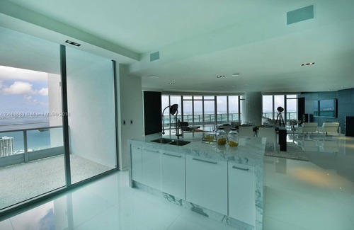 Downtown Miami Condo | Luxury Downtown Miami Penthouse with ocean views