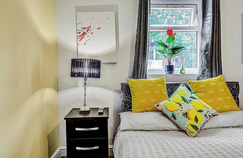 Brixton Hill Apartment | Luxury Ensuite Double Room close to Central London