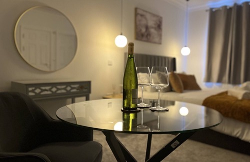 East Ham North House | Luxury Ensuite Room in London(Parking on Premises)