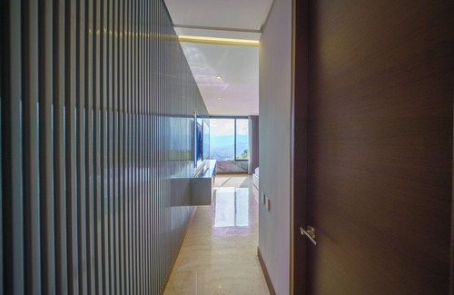 Buenos Aires Villa | Luxury Entertainment Mansion - 6 Bedroom, Heated Pool, Jacuzzi, Gym, Maid/Cook