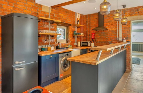 Leeds Apartment | Luxury Escape with Cinema, Pool Table & Darts