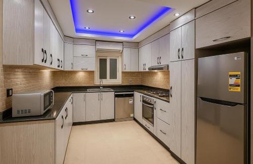 Maadi Apartment | Luxury Escape with Pool Access