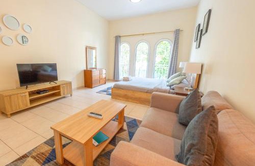 Discovery Gardens Apartment | Luxury Escapes - Calm Retreat Studio Apt - near Metro & Mall - MOG184 DG