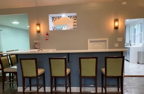 Memphis House | Luxury Estate 14 bedroom Pool, Hot tub, Sauna, Bar