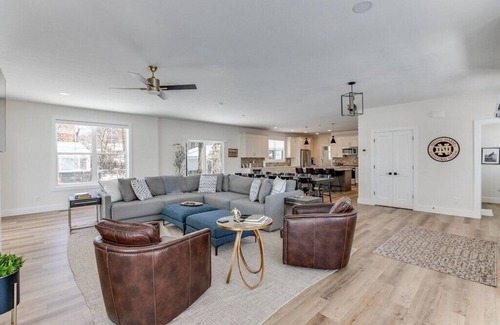 South Bend House | Luxury Estate with Stadium/TDJ Views | Sleeps 20+