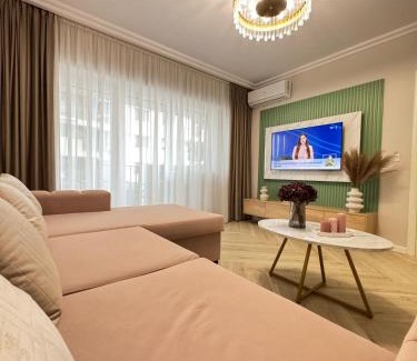 Iasi Apartment | Luxury Evergreen Towers by Glam Apartments