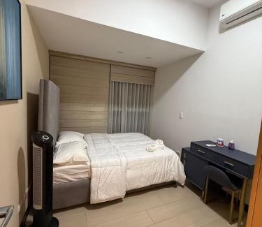 Bonifacio Global City House | Luxury Executive Suites 3 Bedroom Condo Uptown Parksuites Tower 1
