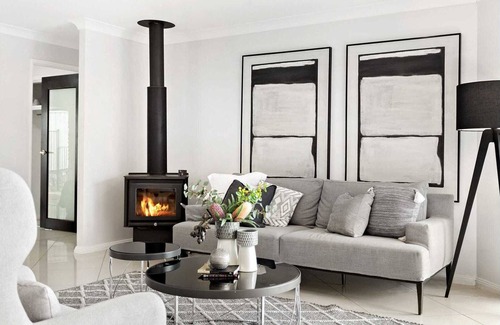 Priestdale House | Luxury Family Escape: 5-Bedroom Home with Pool, near Brisbane's Iconic Sights!