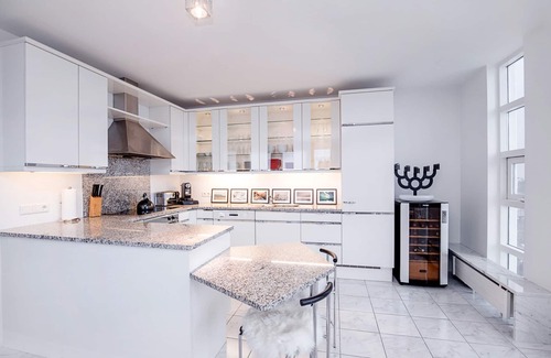 Downtown Apartment | Luxury Family City Center Apartment with Direct Ocean Views