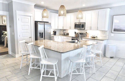 Villages of Crystal Beach House | Luxury Family Retreat - Gated Community - Walk to Beach - Huge Pool - 2 Masters