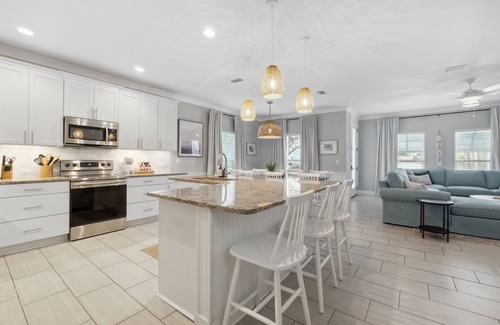 Villages of Crystal Beach House | Luxury Family Retreat - Gated Community - Walk to Beach - Huge Pool - 2 Masters