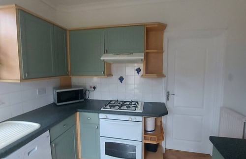 Beddington North House | Luxury Family Three Bedrooms Semi-Detached House