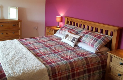 Fearn Cottage | Luxury Fisherman's Cottage in quiet Highland Village Location.